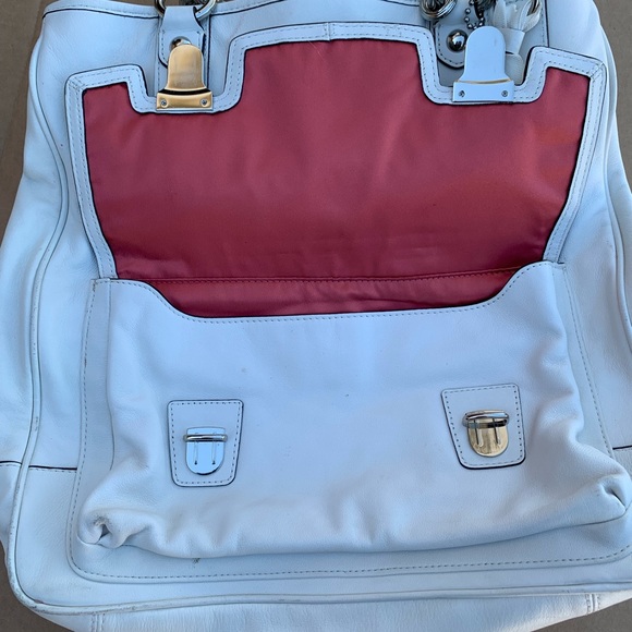 Whithe leather Coach Handbag - Picture 4 of 11